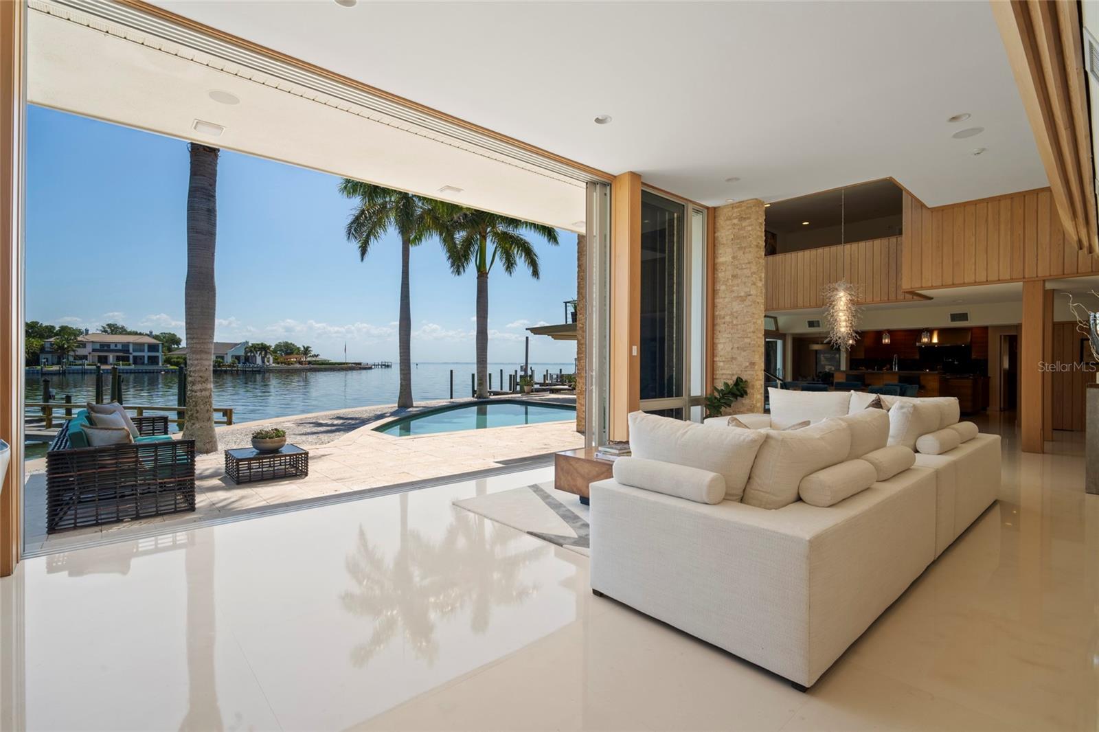 10 BRIGHTWATERS Cir ST PETERSBURG, FL 33704