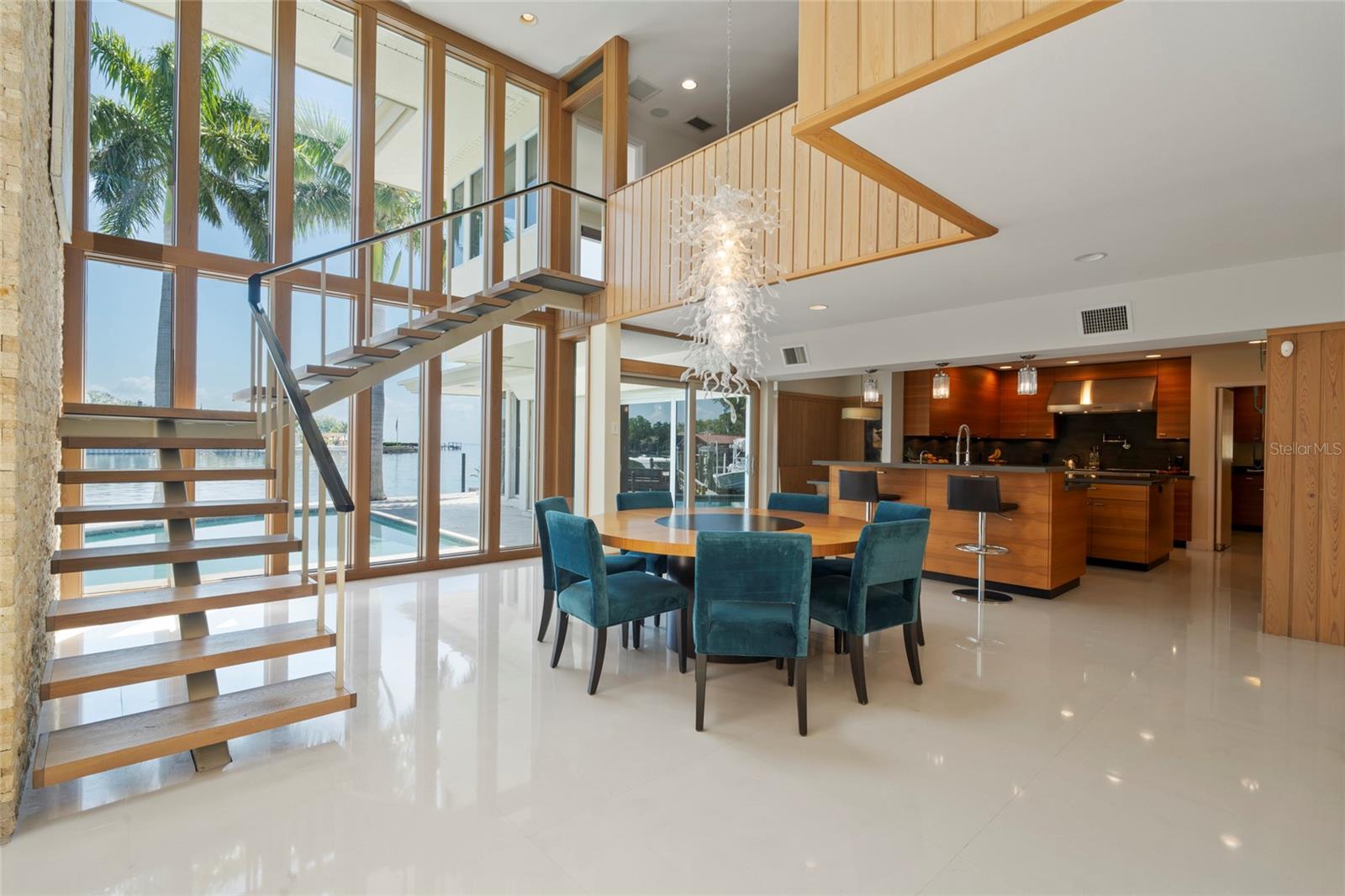 10 BRIGHTWATERS Cir ST PETERSBURG, FL 33704