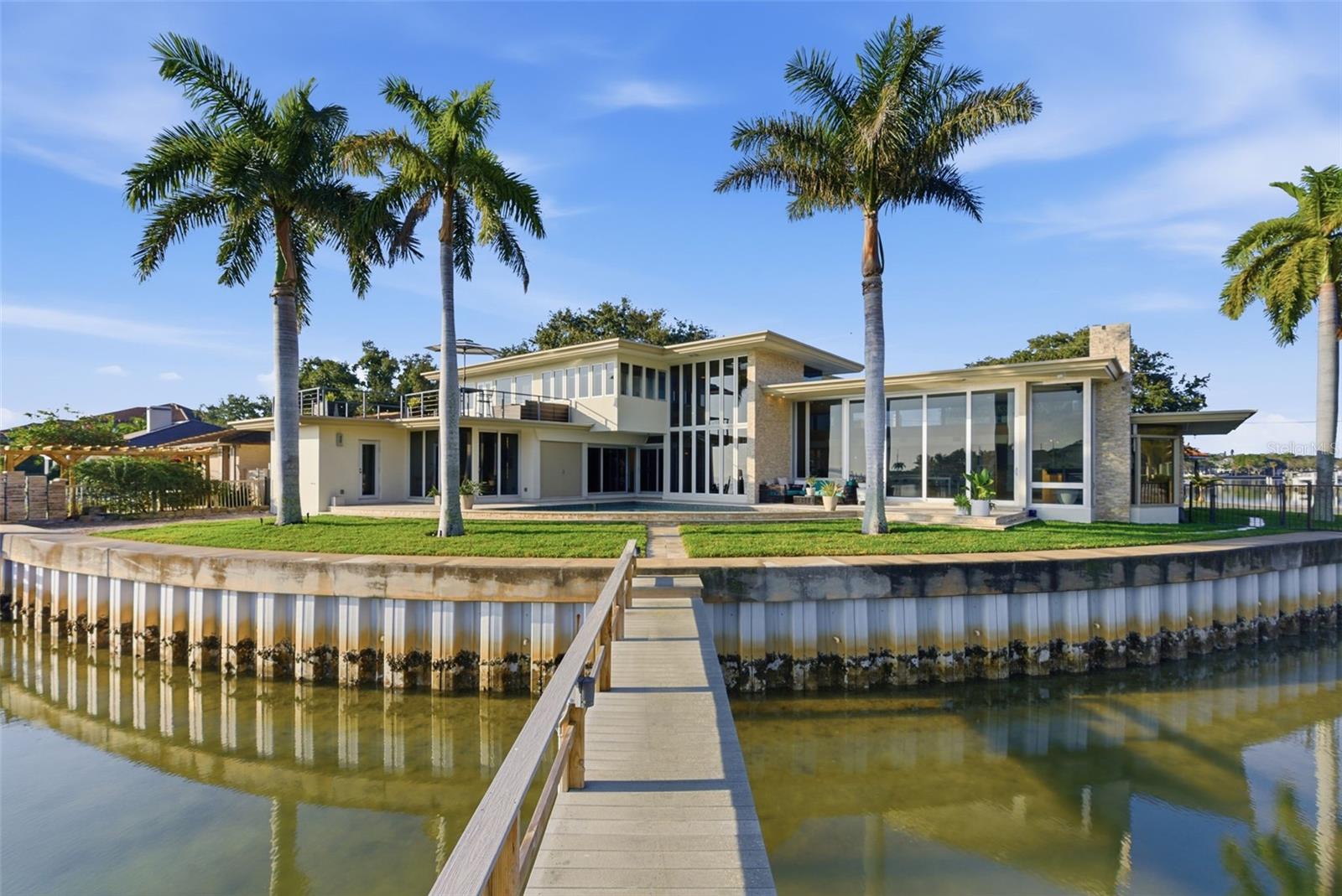 10 BRIGHTWATERS Cir ST PETERSBURG, FL 33704