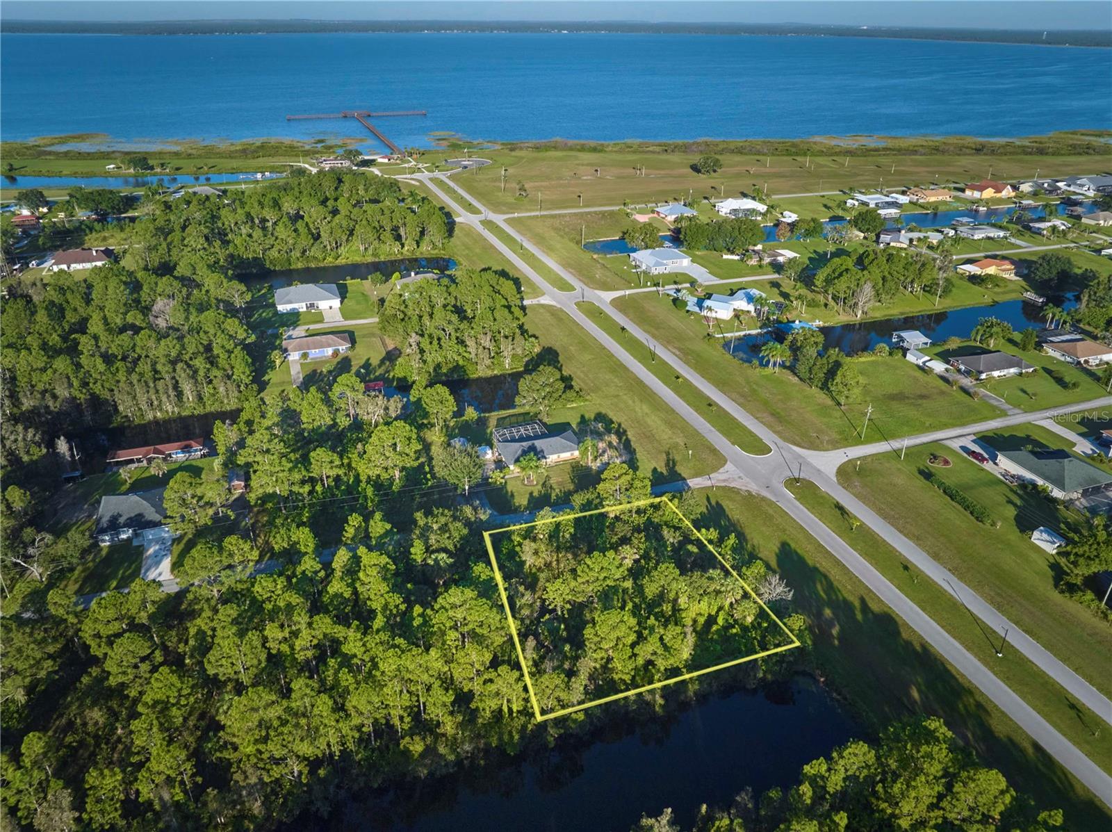 2 AMARYLLIS Dr INDIAN LAKE ESTATES, FL 33855