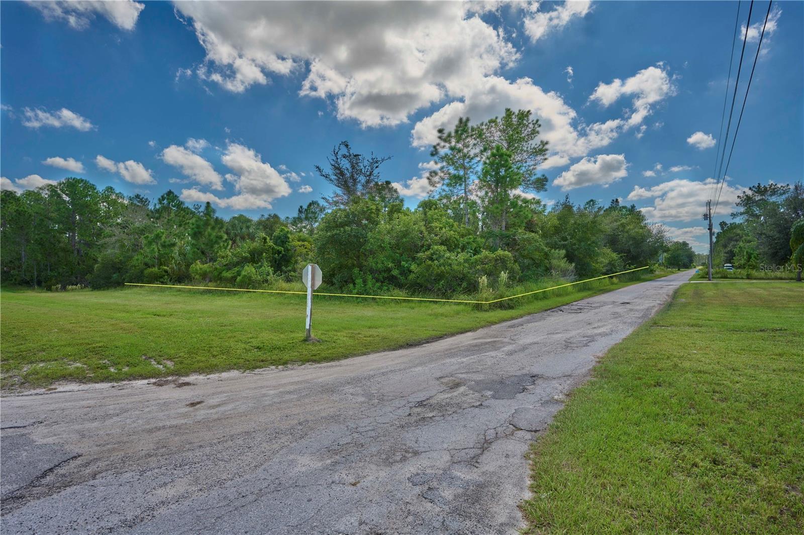 2 AMARYLLIS Dr INDIAN LAKE ESTATES, FL 33855