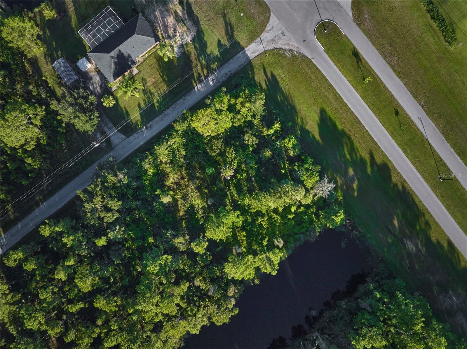 2 AMARYLLIS Dr INDIAN LAKE ESTATES, FL 33855