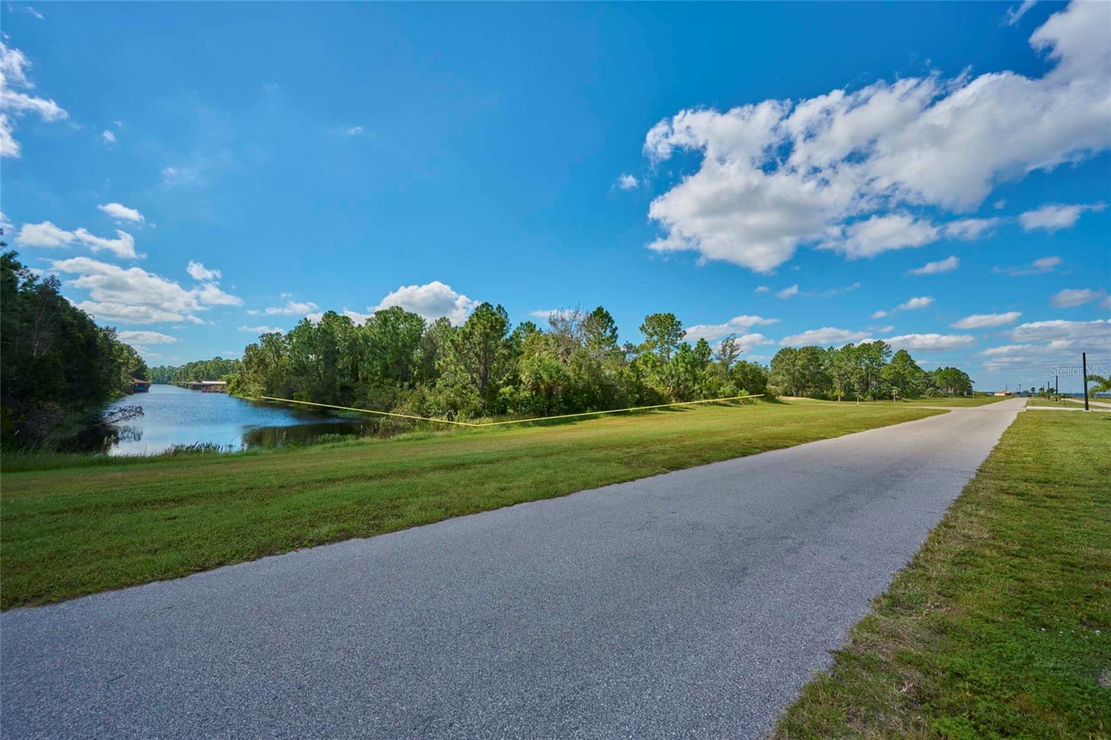 2 AMARYLLIS Dr INDIAN LAKE ESTATES, FL 33855