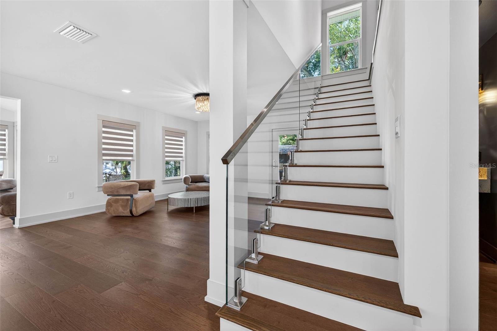 124 19TH Ave ST PETERSBURG, FL 33704