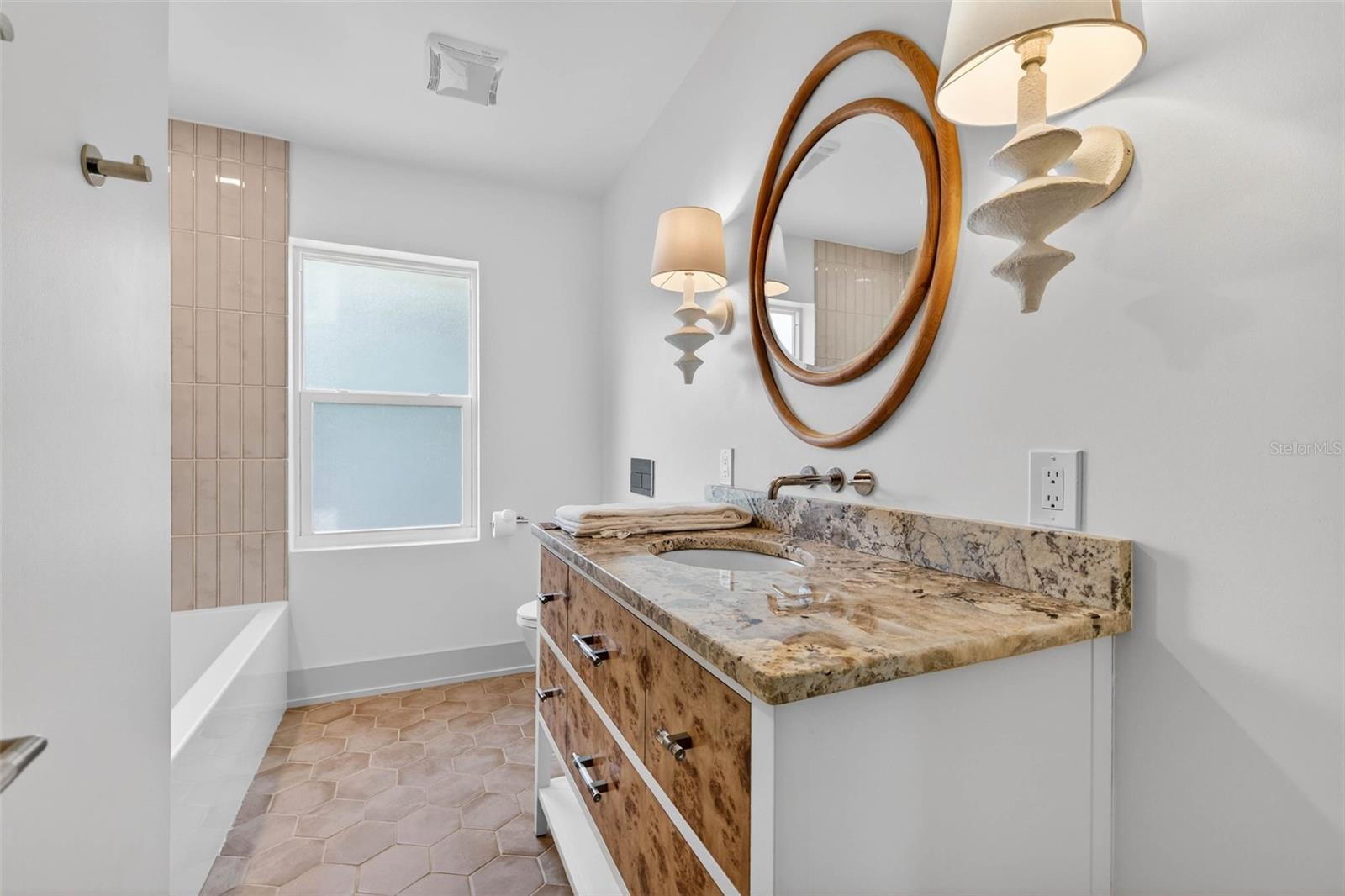 124 19TH Ave ST PETERSBURG, FL 33704