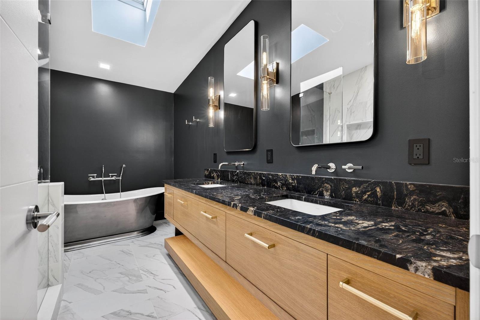 124 19TH Ave ST PETERSBURG, FL 33704