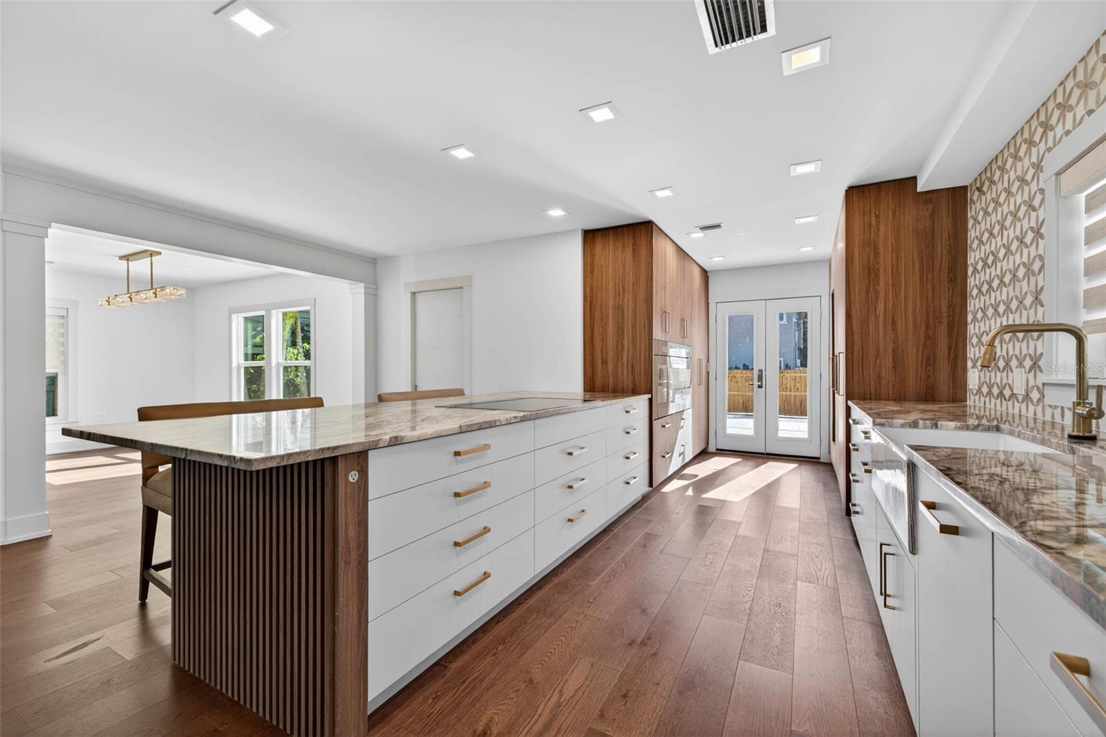 124 19TH Ave ST PETERSBURG, FL 33704