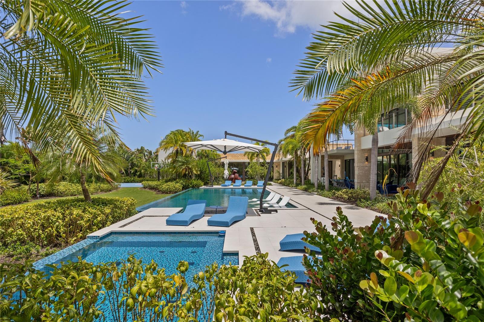 206 LEGACY DORADO, PR 00646