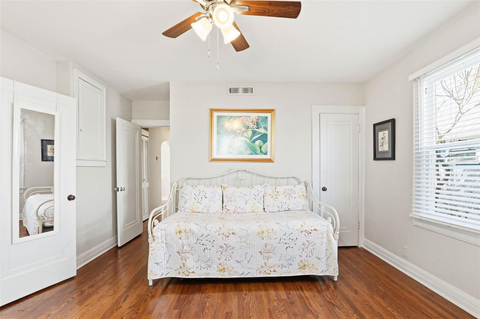 210 15TH Ave ST PETERSBURG, FL 33704