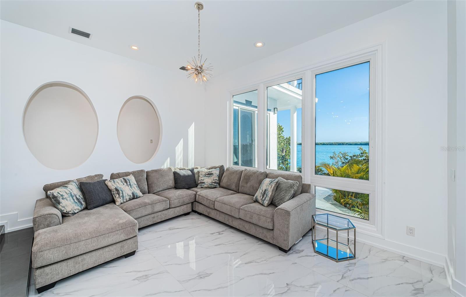 5212 62ND Ave ST PETERSBURG, FL 33715