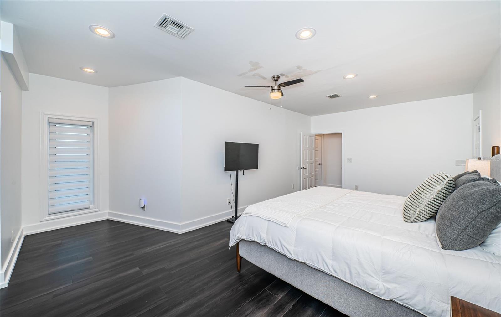 5212 62ND Ave ST PETERSBURG, FL 33715