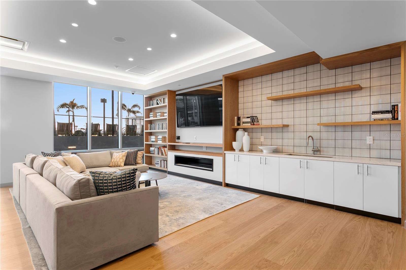 400 CENTRAL Ave #2806 ST PETERSBURG, FL 33701