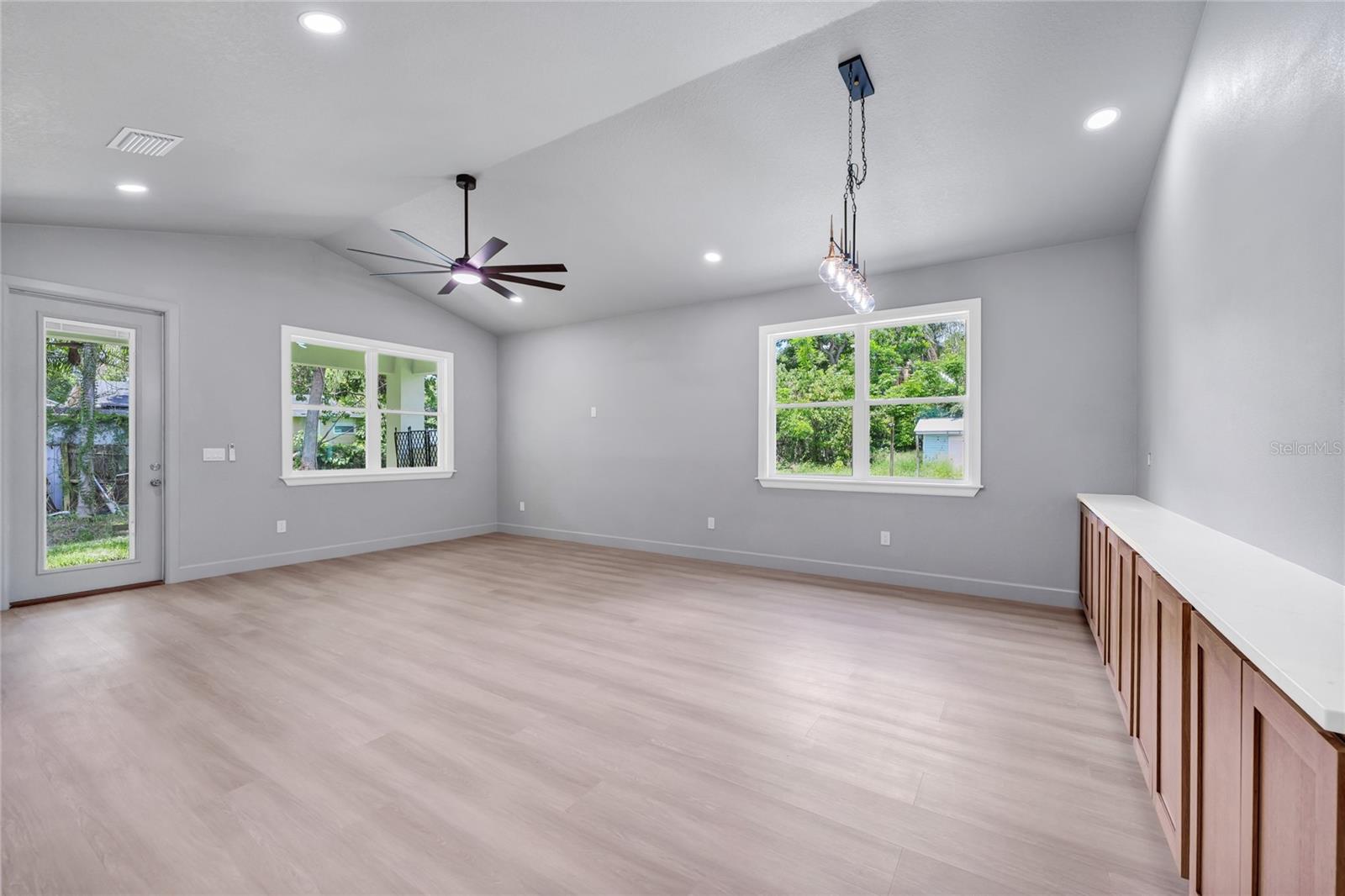 2034 E GRANT Ave ORLANDO, FL 32806