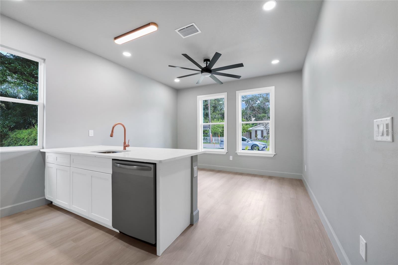 2034 E GRANT Ave ORLANDO, FL 32806
