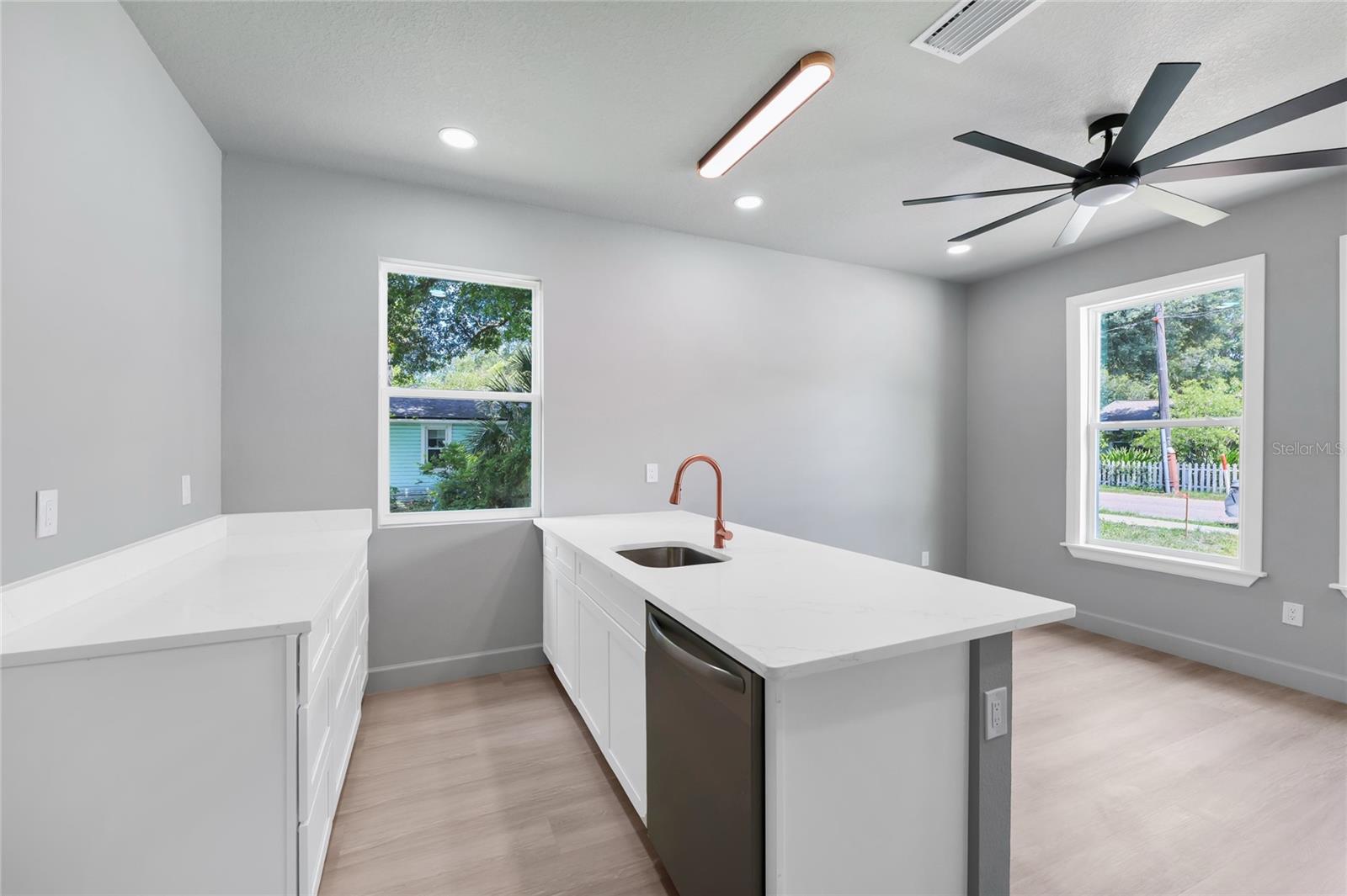 2034 E GRANT Ave ORLANDO, FL 32806