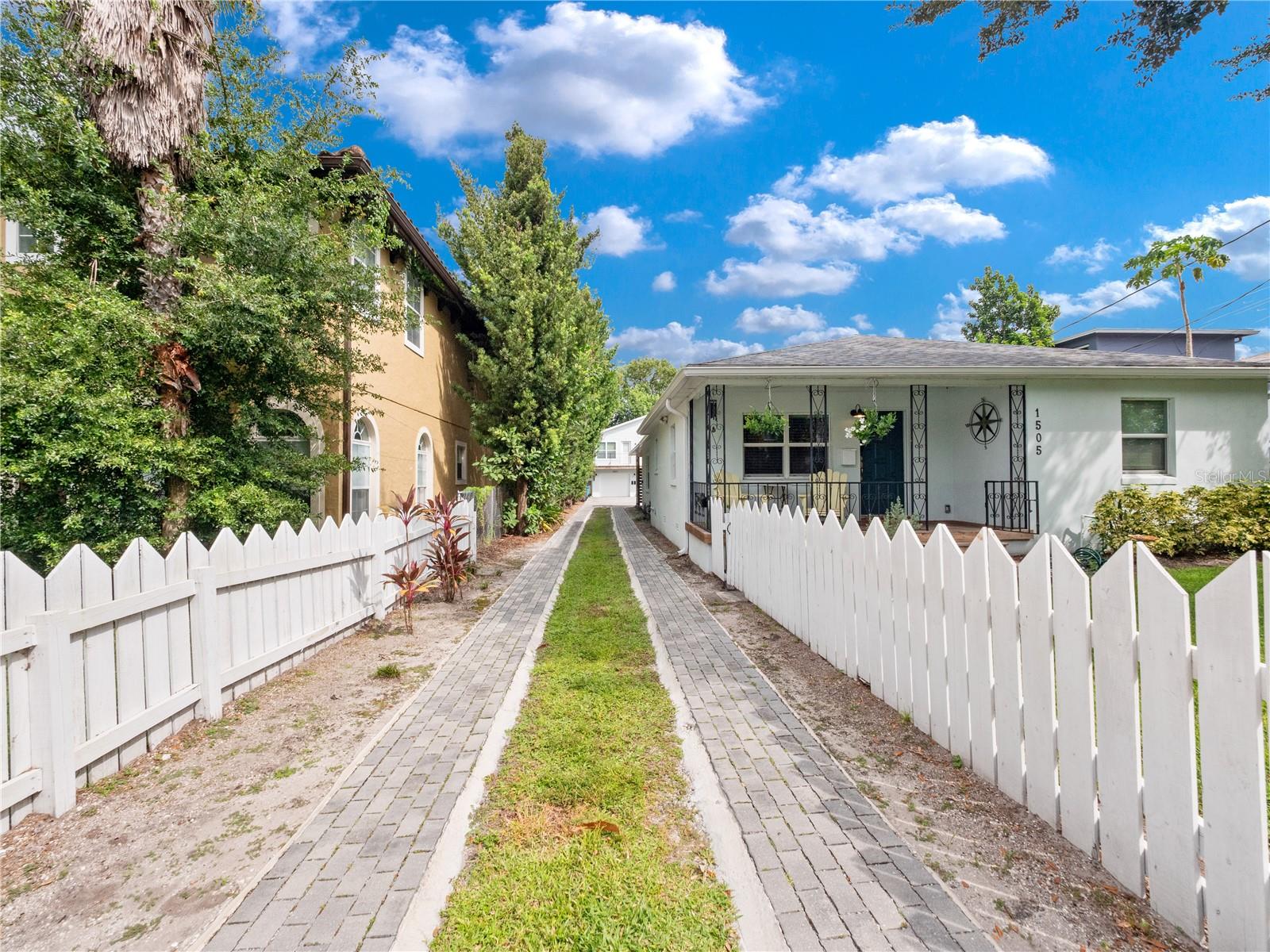 1505 CATHERINE St ORLANDO, FL 32801