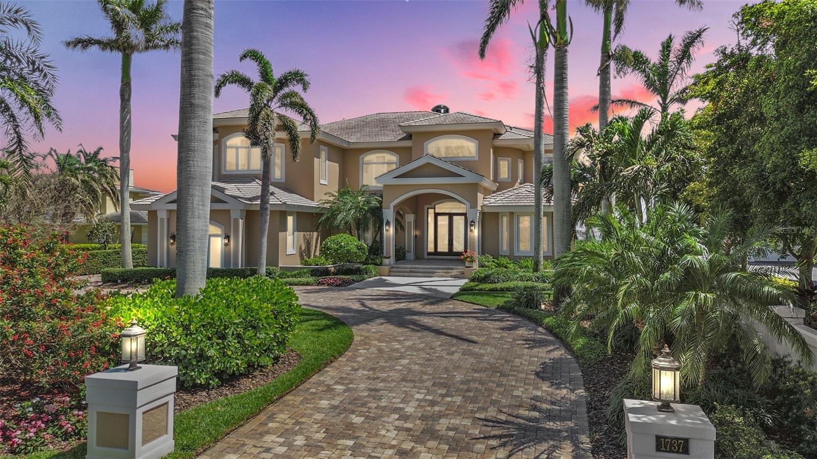 1737 BRIGHTWATERS Blvd ST PETERSBURG, FL 33704