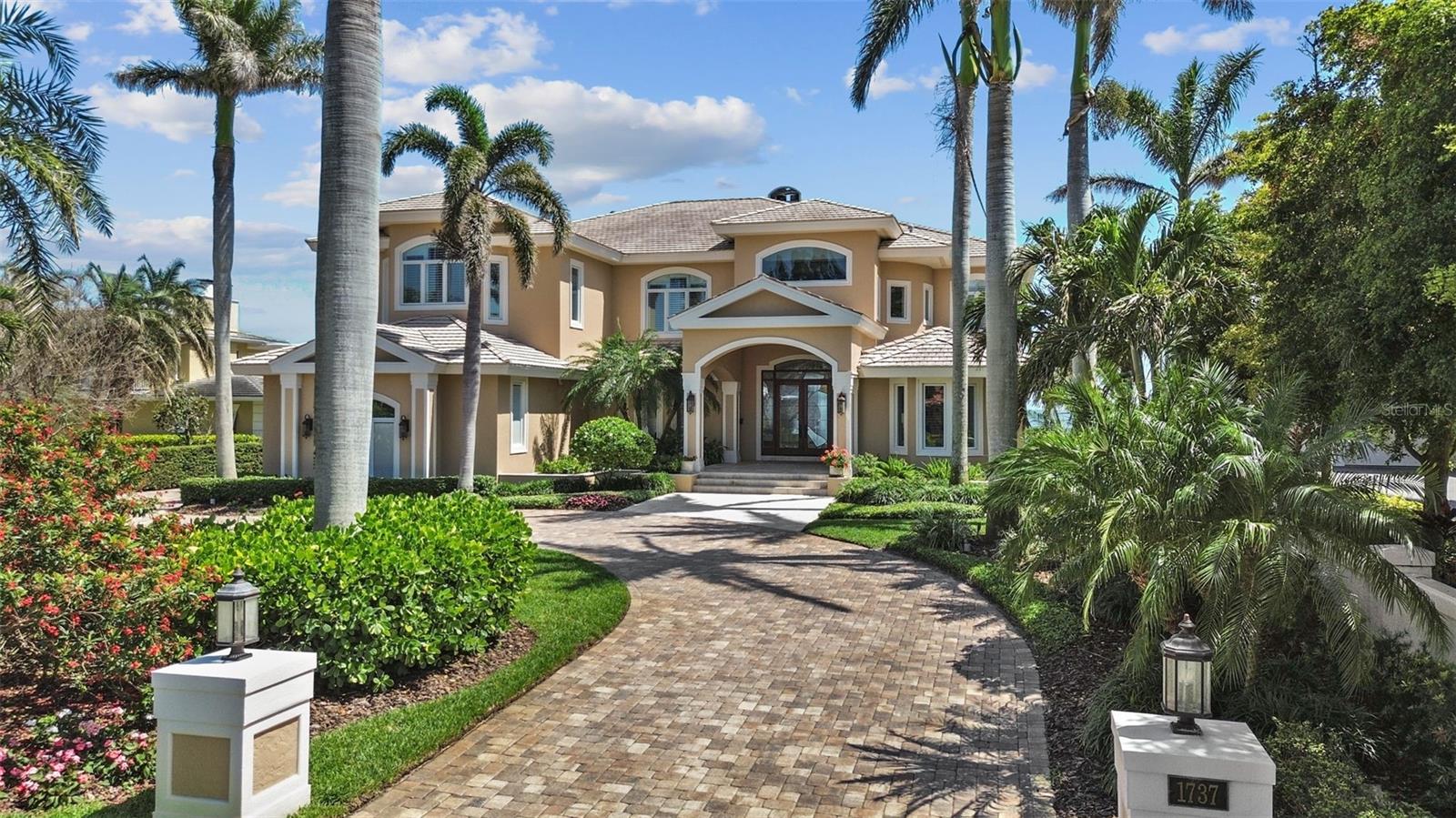 1737 BRIGHTWATERS Blvd ST PETERSBURG, FL 33704