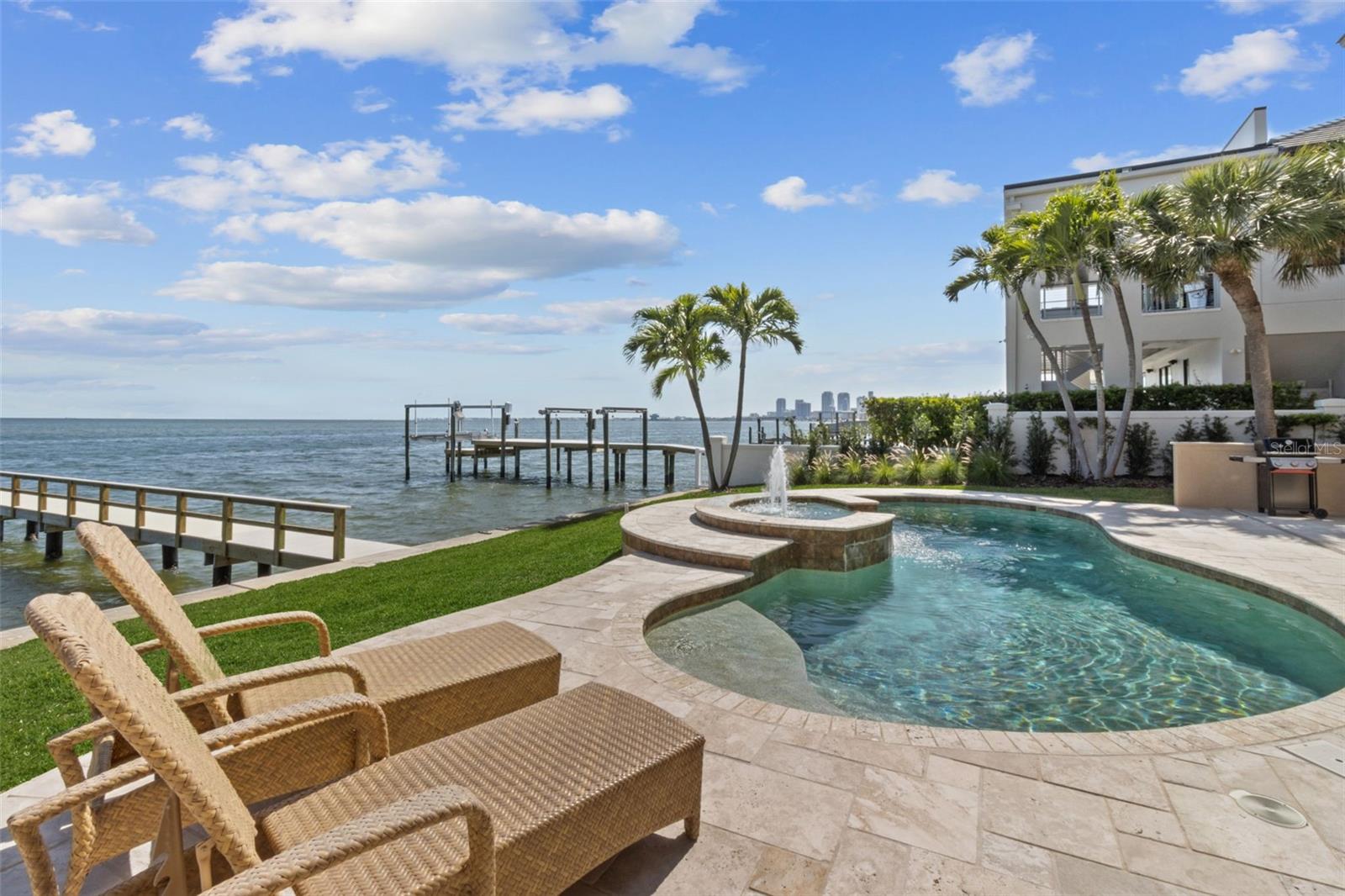 1737 BRIGHTWATERS Blvd ST PETERSBURG, FL 33704