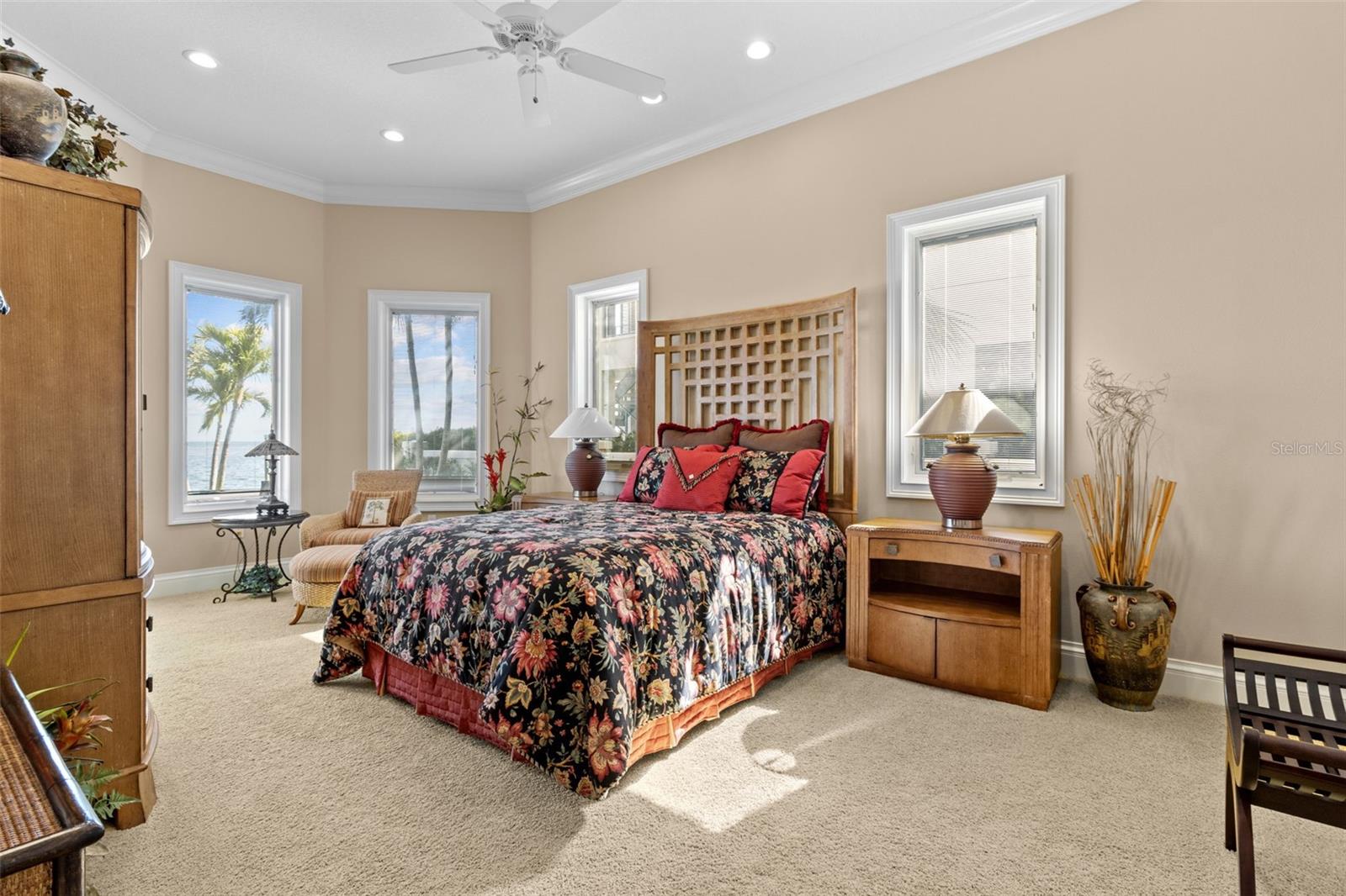 1737 BRIGHTWATERS Blvd ST PETERSBURG, FL 33704