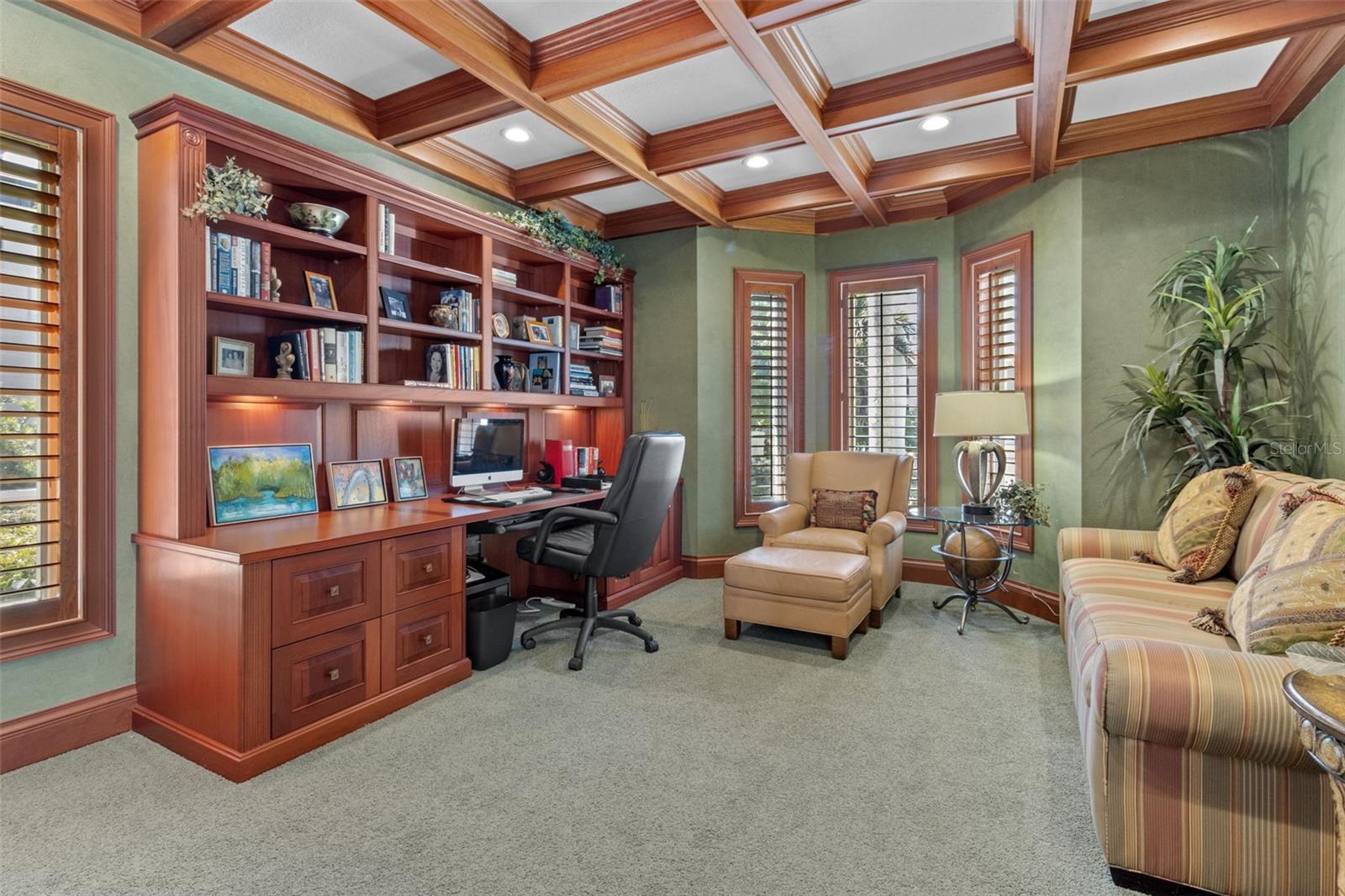 1737 BRIGHTWATERS Blvd ST PETERSBURG, FL 33704