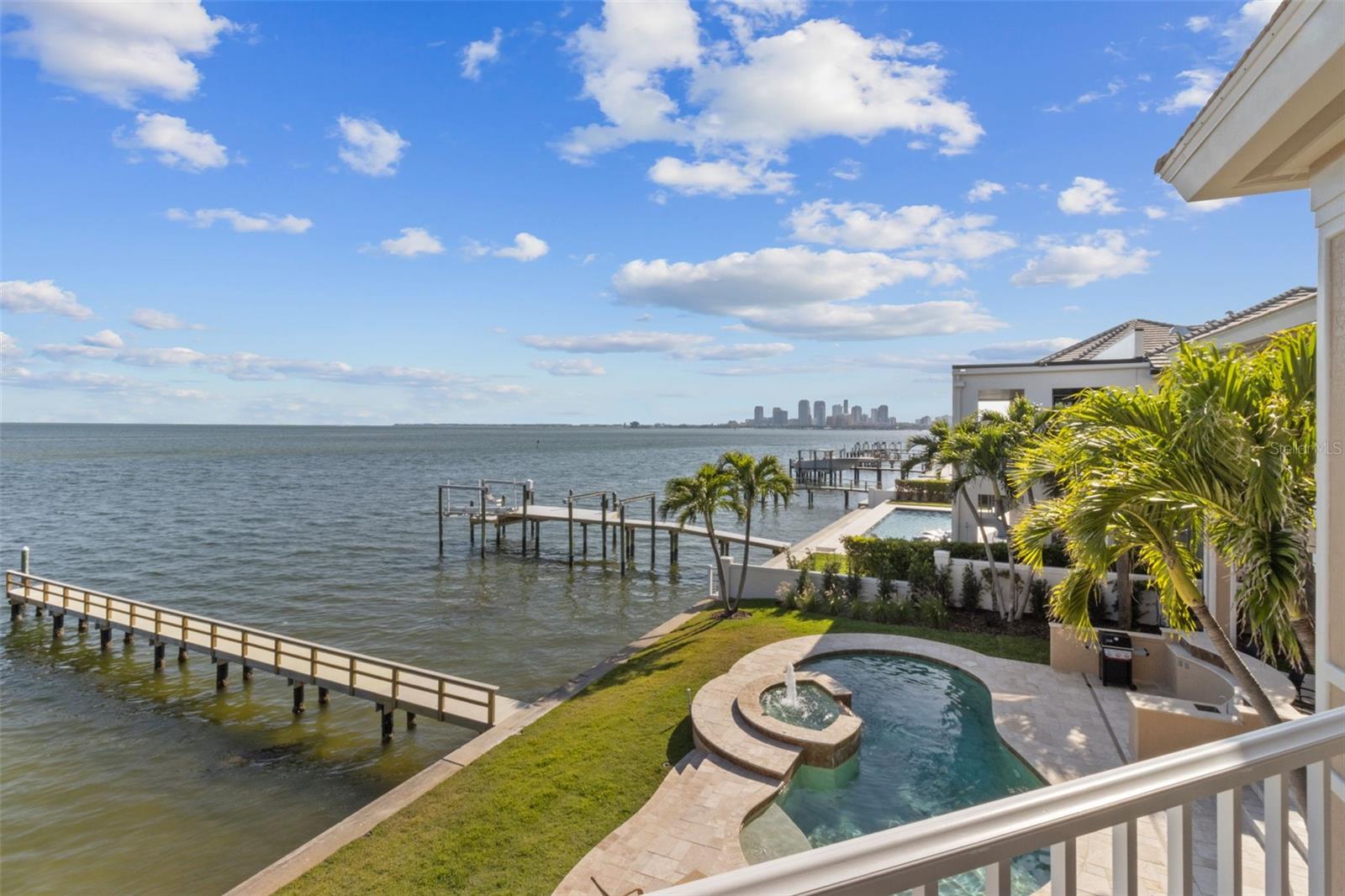 1737 BRIGHTWATERS Blvd ST PETERSBURG, FL 33704