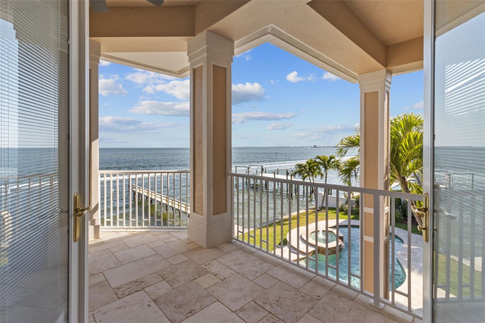 1737 BRIGHTWATERS Blvd ST PETERSBURG, FL 33704