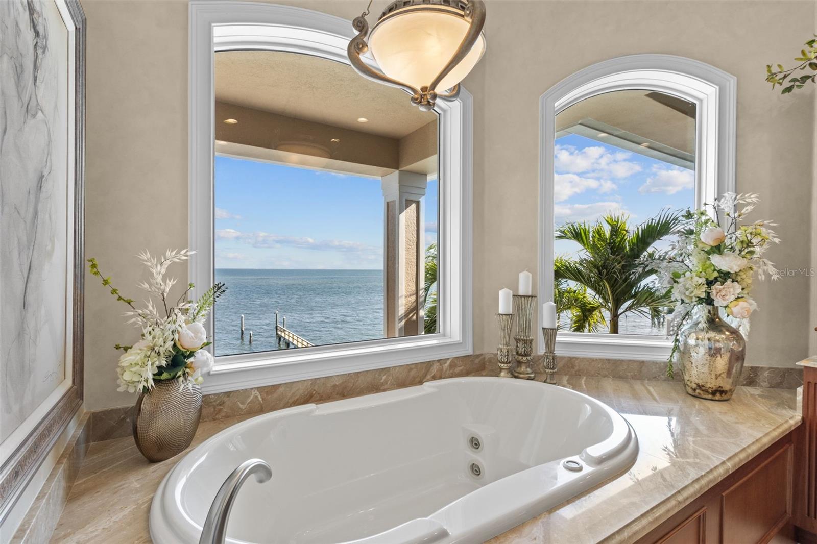 1737 BRIGHTWATERS Blvd ST PETERSBURG, FL 33704