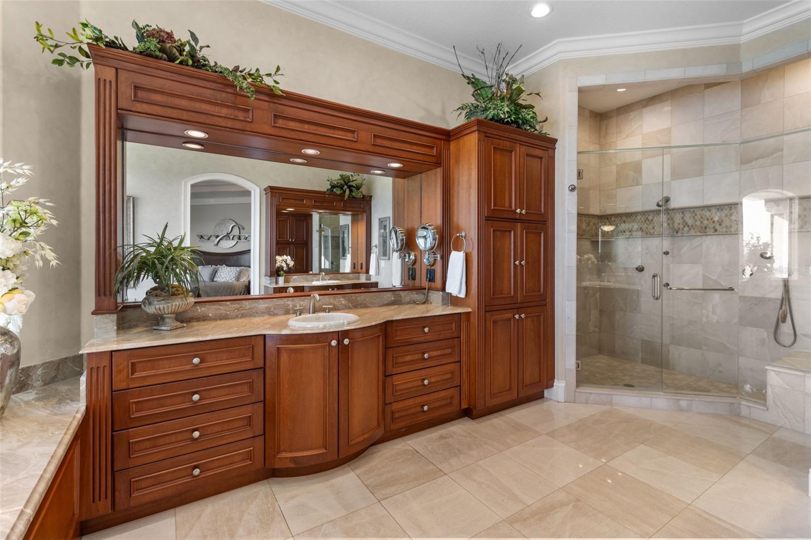 1737 BRIGHTWATERS Blvd ST PETERSBURG, FL 33704