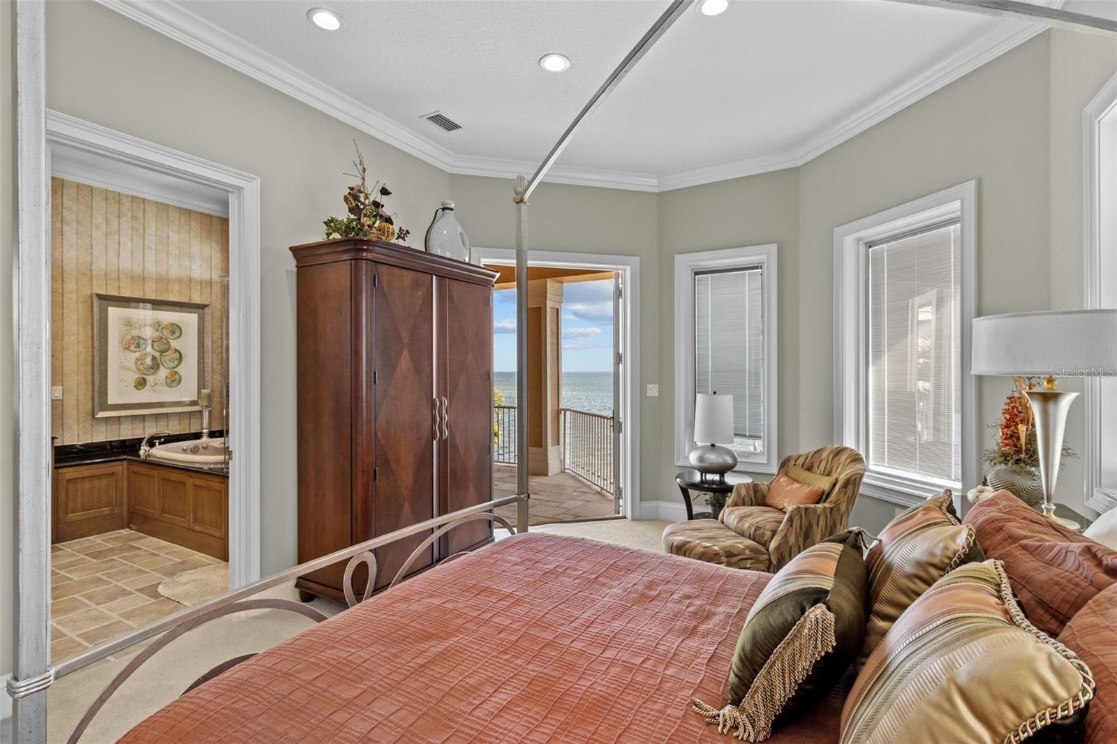 1737 BRIGHTWATERS Blvd ST PETERSBURG, FL 33704