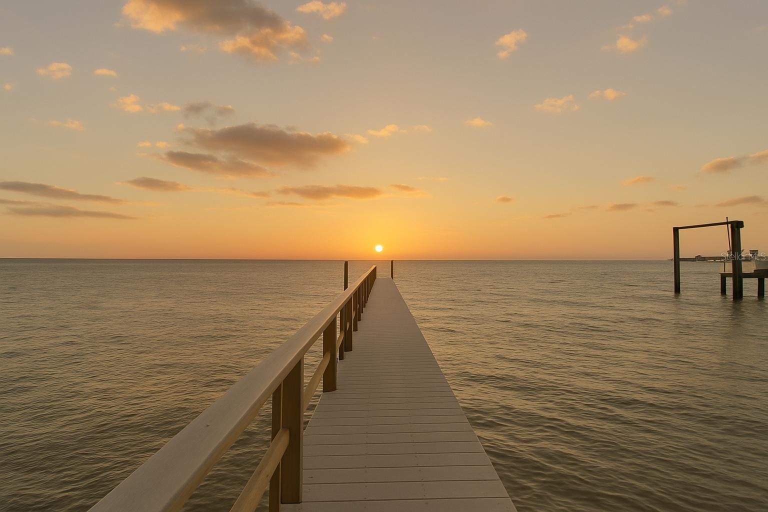 1737 BRIGHTWATERS Blvd ST PETERSBURG, FL 33704