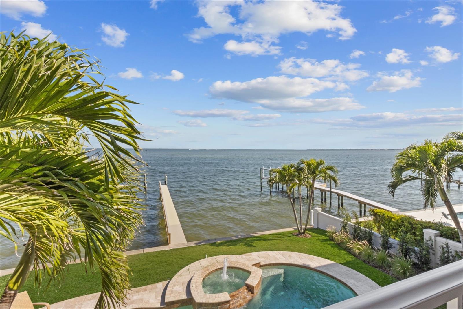 1737 BRIGHTWATERS Blvd ST PETERSBURG, FL 33704