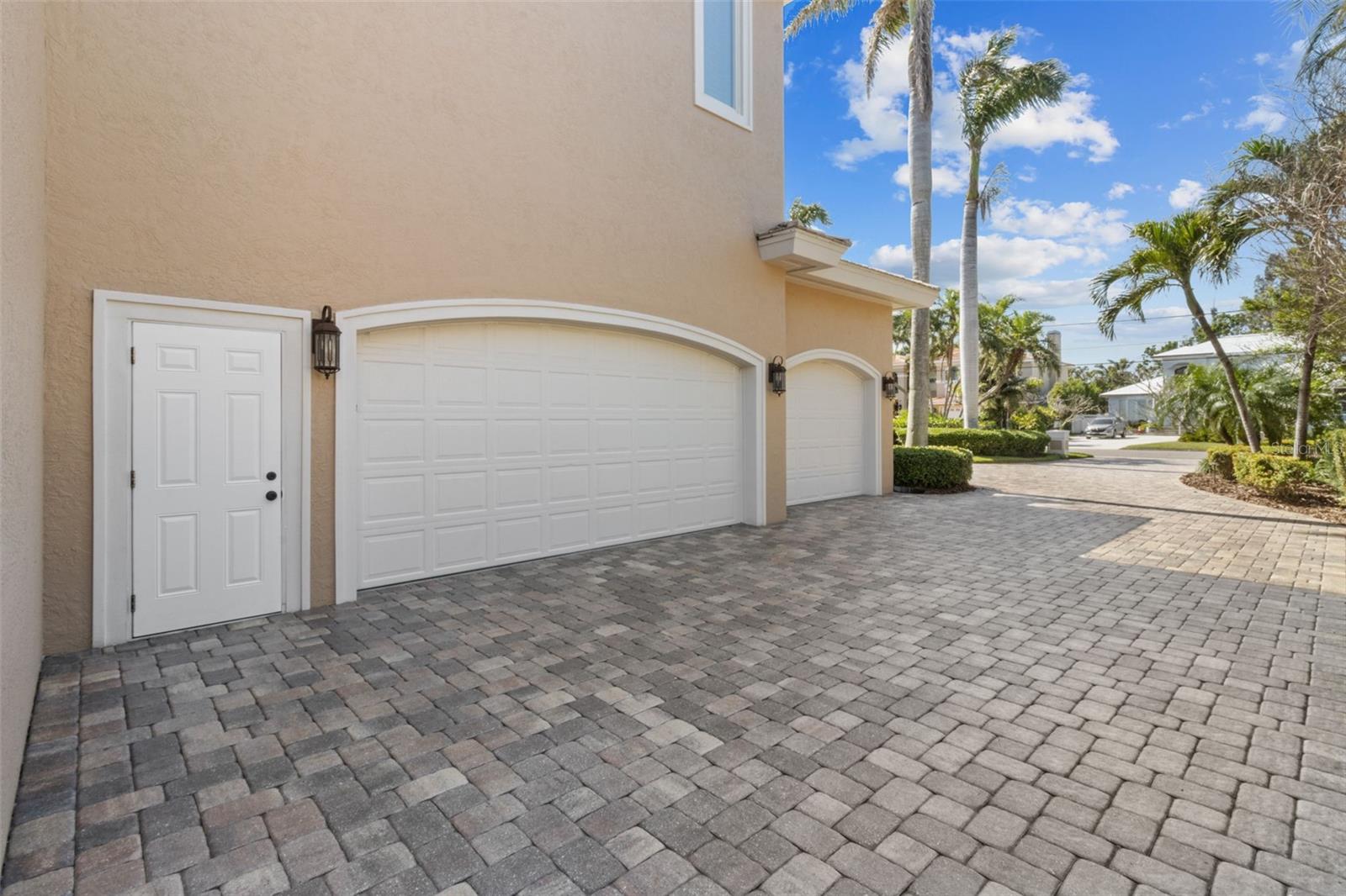 1737 BRIGHTWATERS Blvd ST PETERSBURG, FL 33704