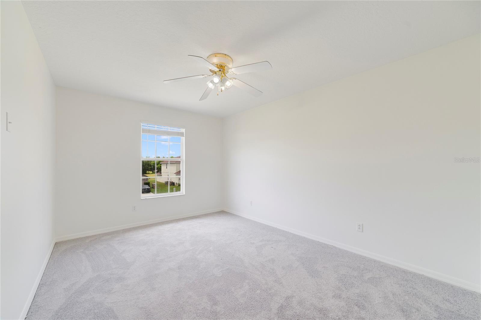 2743 EAGLE Cyn Dr KISSIMMEE, FL 34746