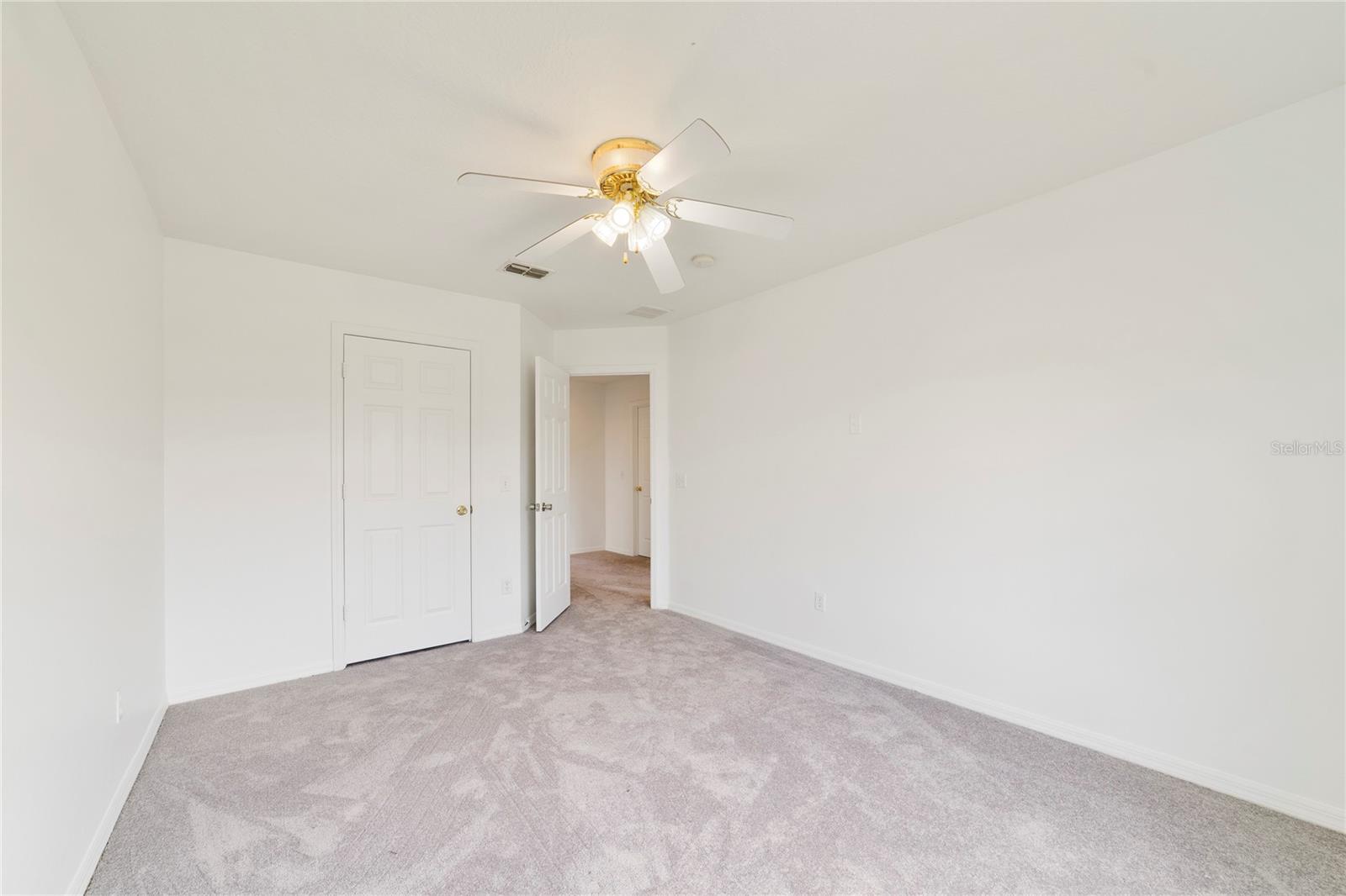 2743 EAGLE Cyn Dr KISSIMMEE, FL 34746