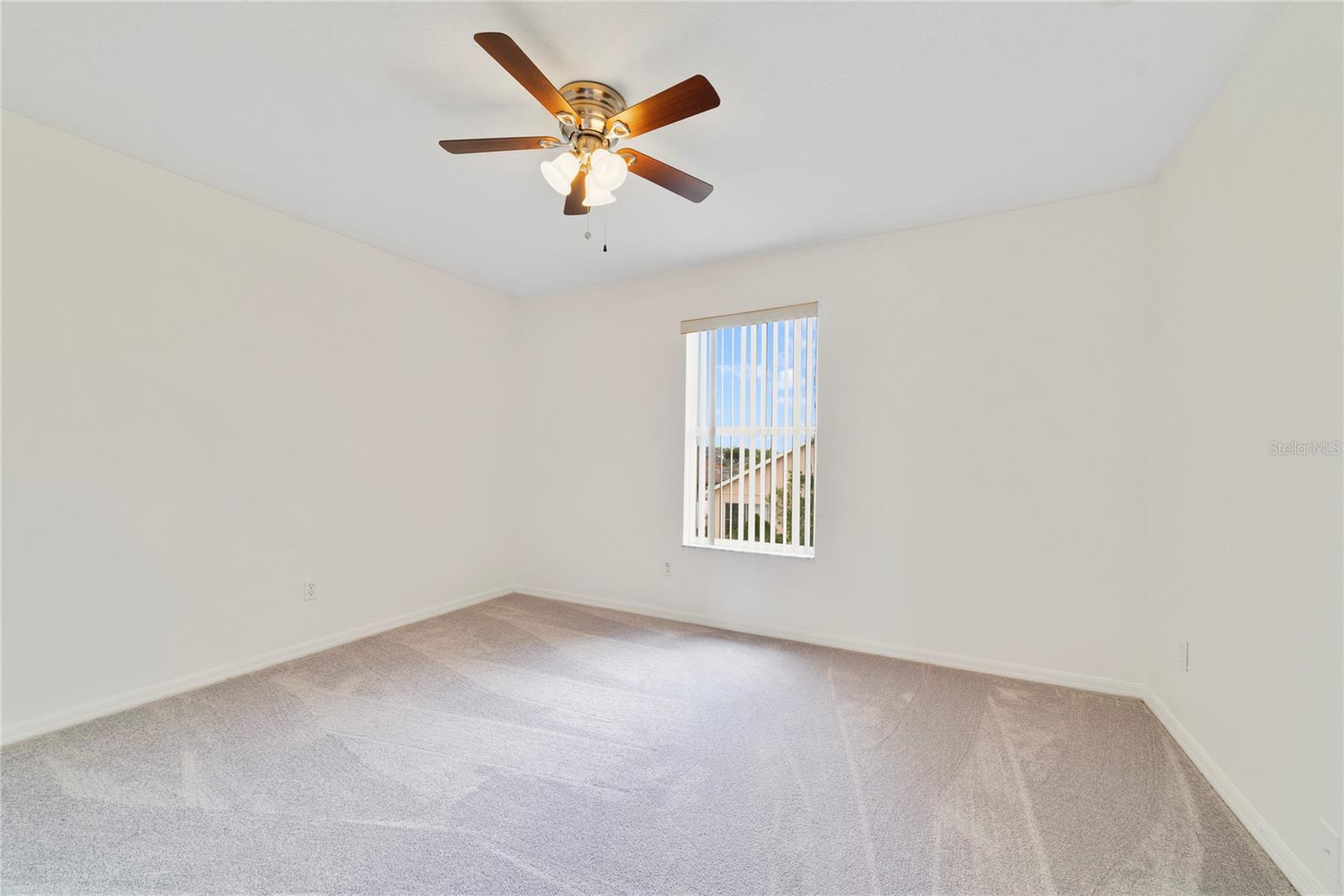 2743 EAGLE Cyn Dr KISSIMMEE, FL 34746