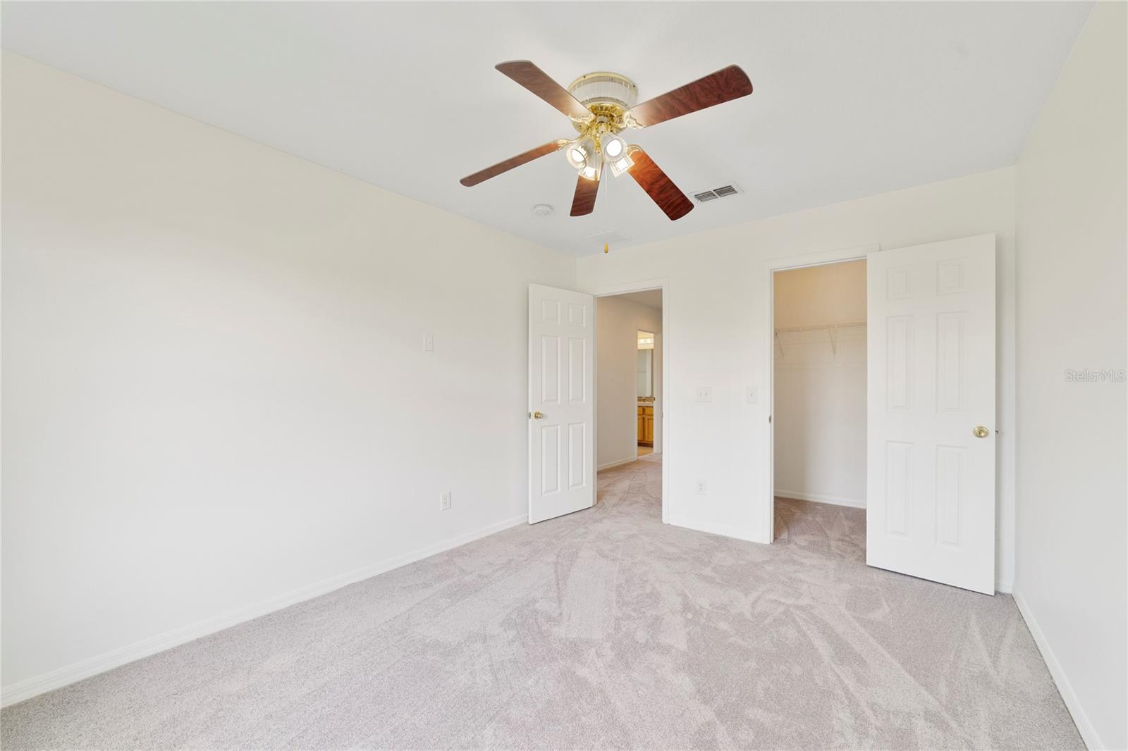 2743 EAGLE Cyn Dr KISSIMMEE, FL 34746