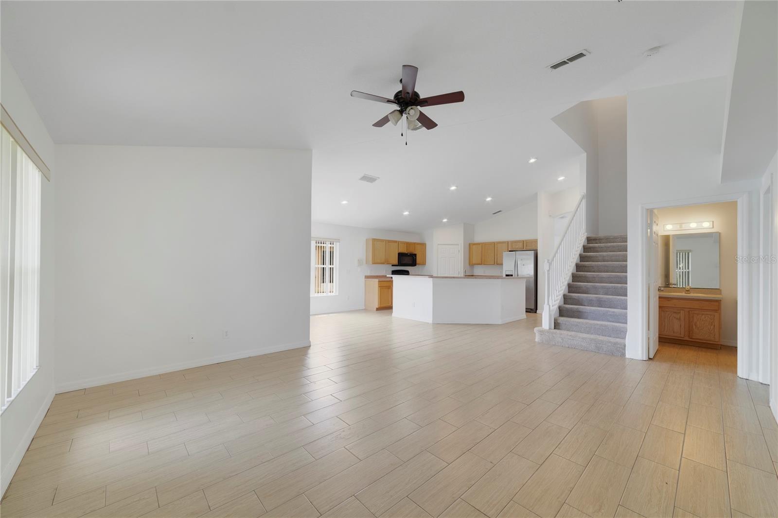 2743 EAGLE Cyn Dr KISSIMMEE, FL 34746