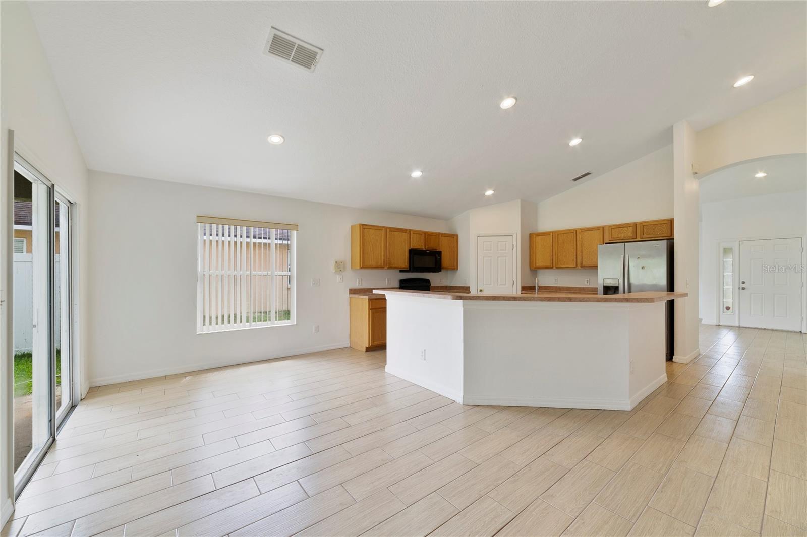 2743 EAGLE Cyn Dr KISSIMMEE, FL 34746