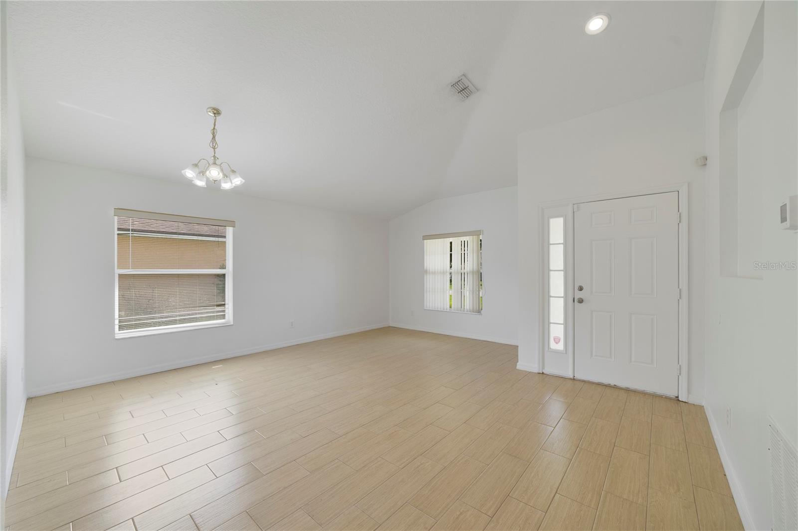 2743 EAGLE Cyn Dr KISSIMMEE, FL 34746