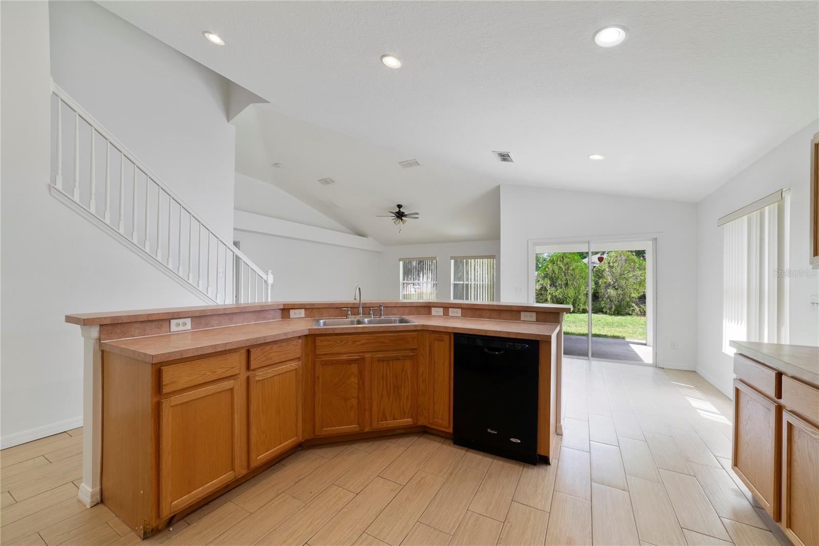 2743 EAGLE Cyn Dr KISSIMMEE, FL 34746