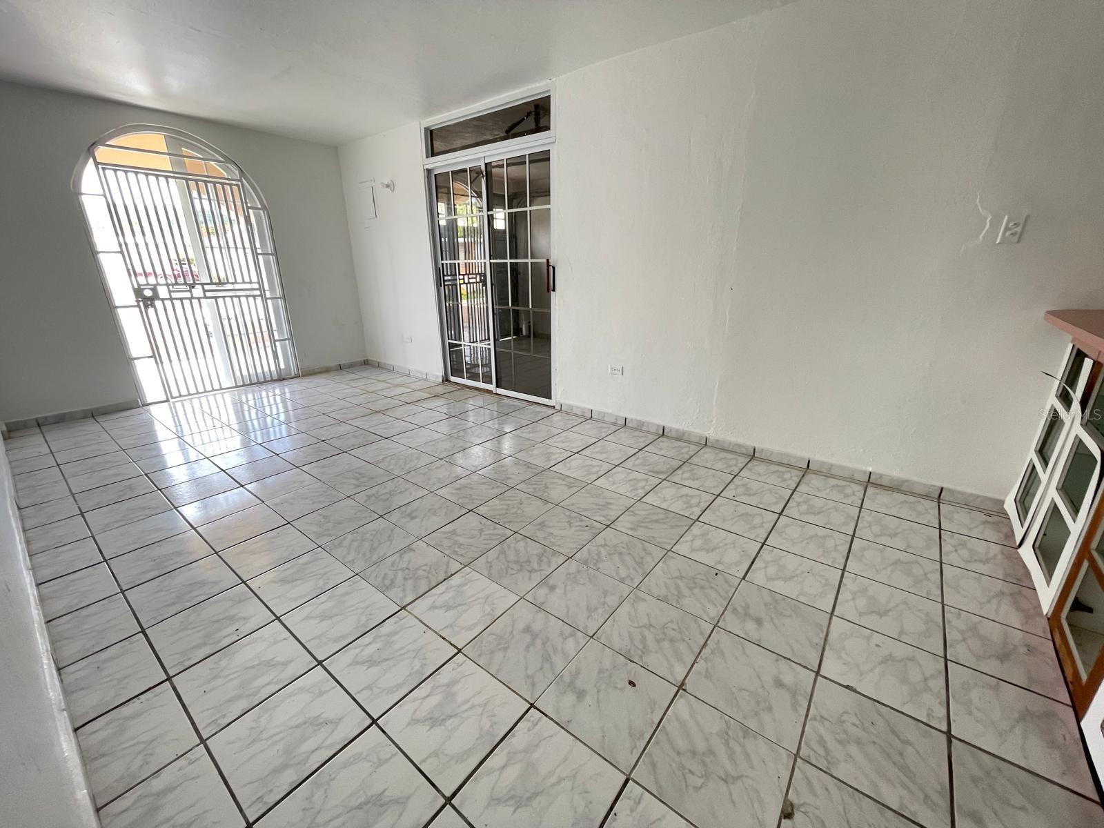 CALLE 2 VILLA DEL ROSARIO #D5 NAGUABO, PR 00718