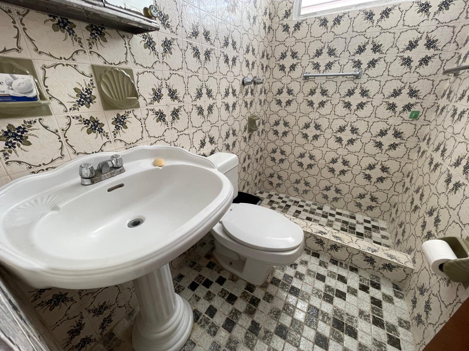 CALLE 2 VILLA DEL ROSARIO #D5 NAGUABO, PR 00718