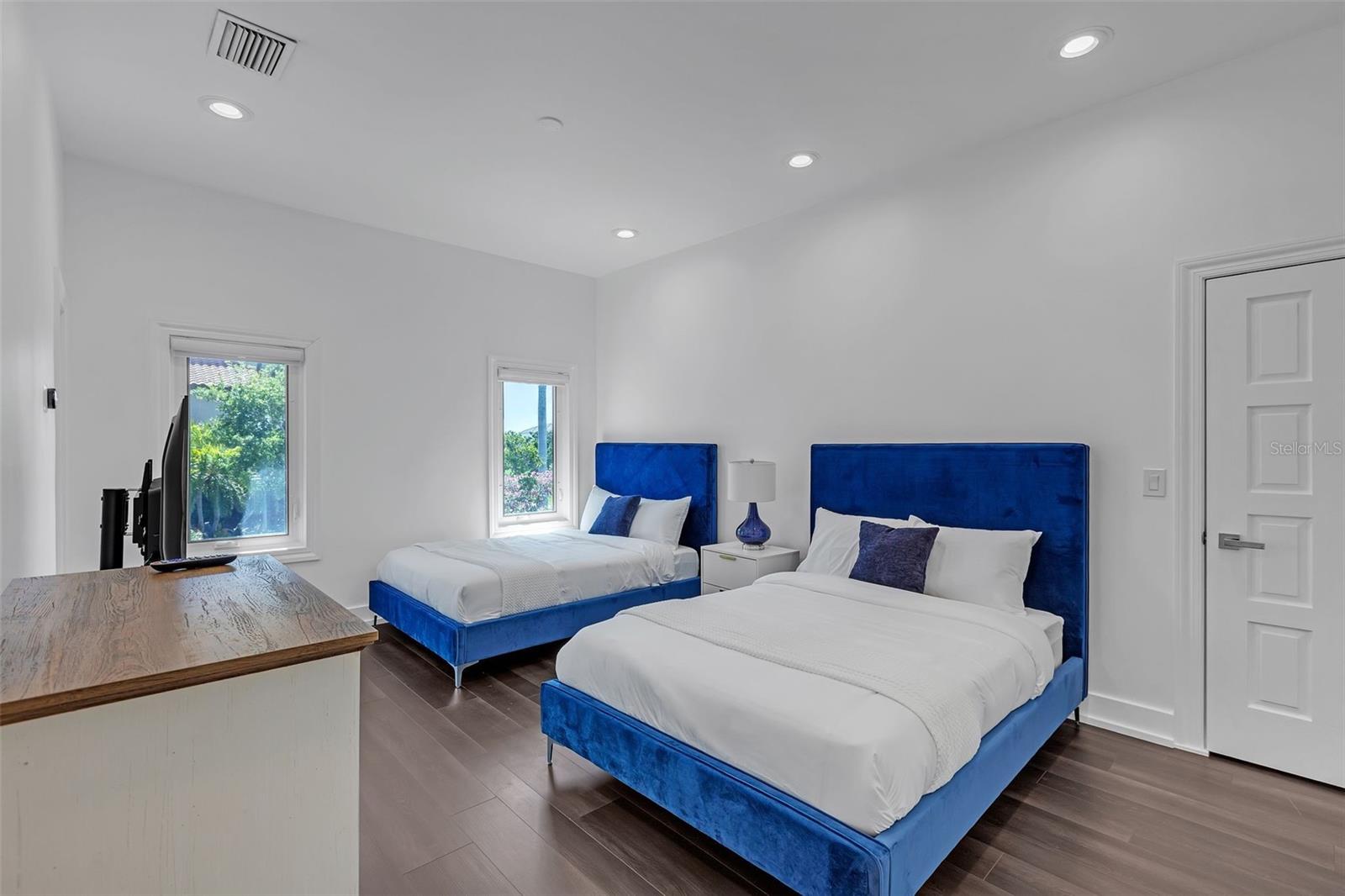 5212 62ND Ave ST PETERSBURG, FL 33715