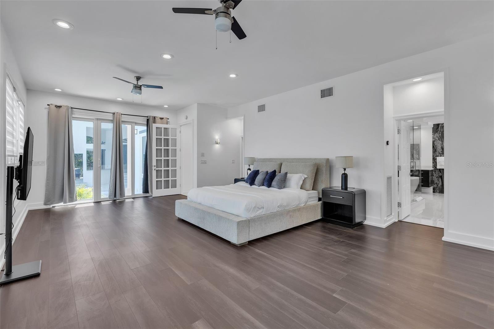 5212 62ND Ave ST PETERSBURG, FL 33715