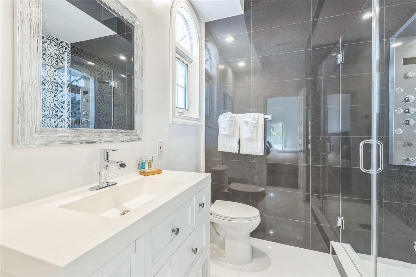 5212 62ND Ave ST PETERSBURG, FL 33715