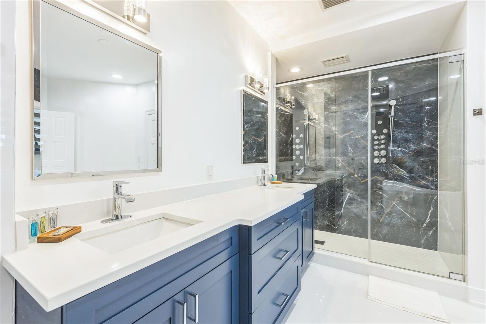 5212 62ND Ave ST PETERSBURG, FL 33715