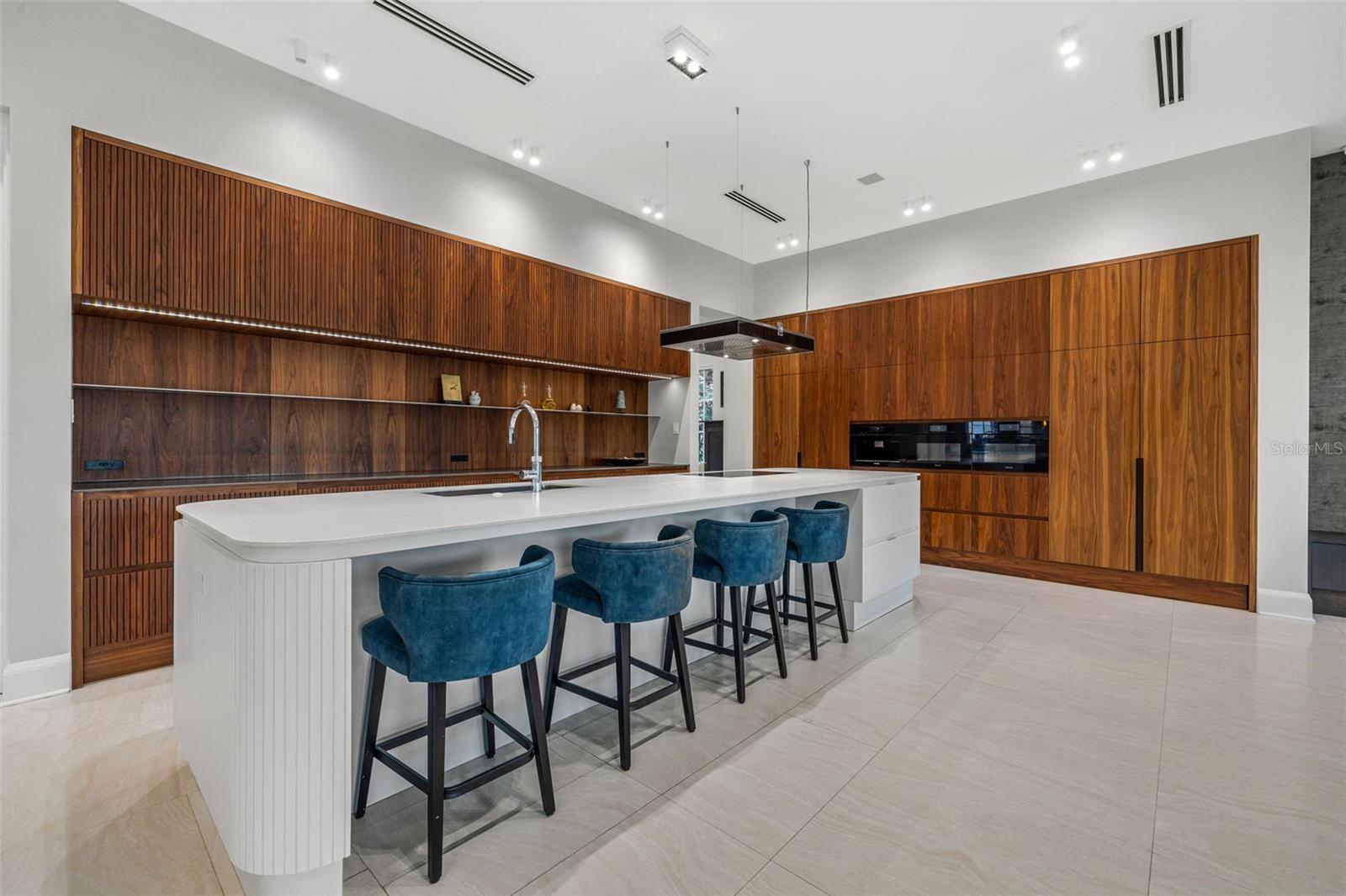 851 BRIGHTWATERS Blvd ST PETERSBURG, FL 33704