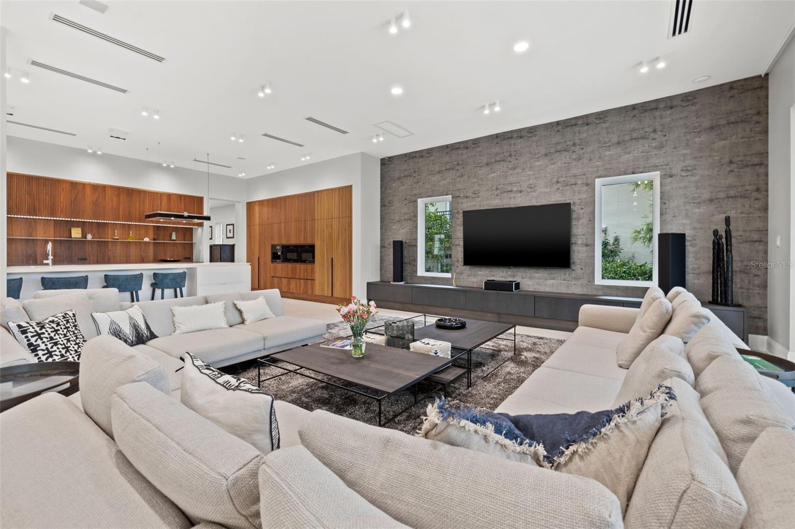 851 BRIGHTWATERS Blvd ST PETERSBURG, FL 33704