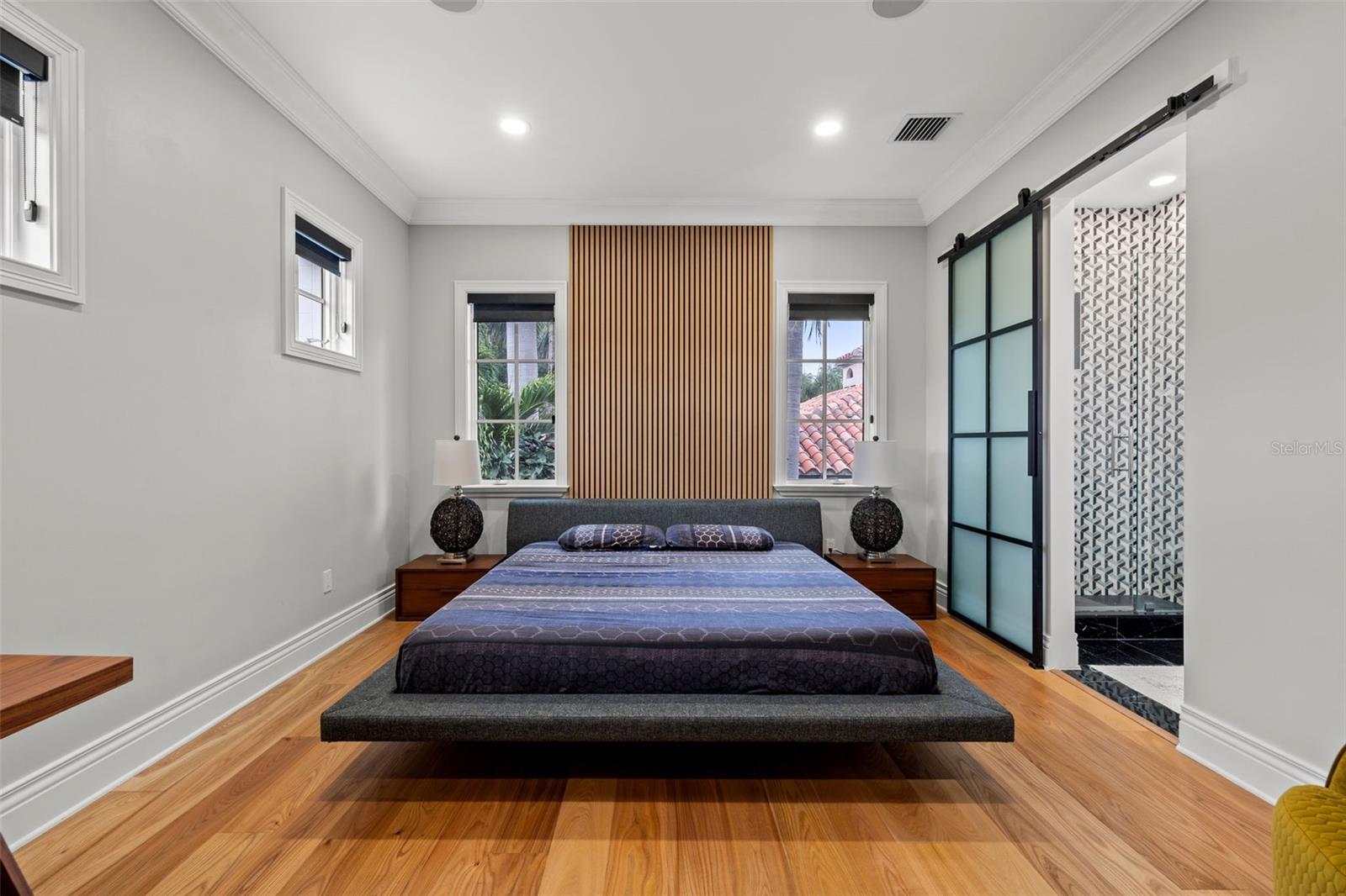 851 BRIGHTWATERS Blvd ST PETERSBURG, FL 33704